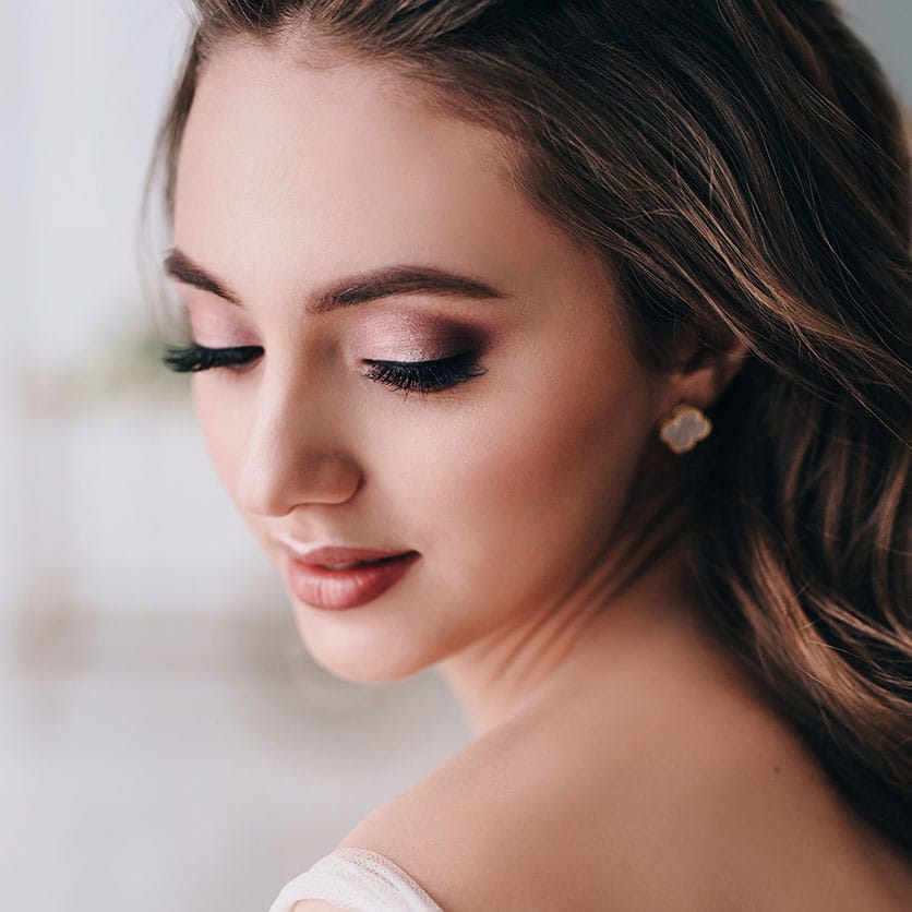 a close up of a woman