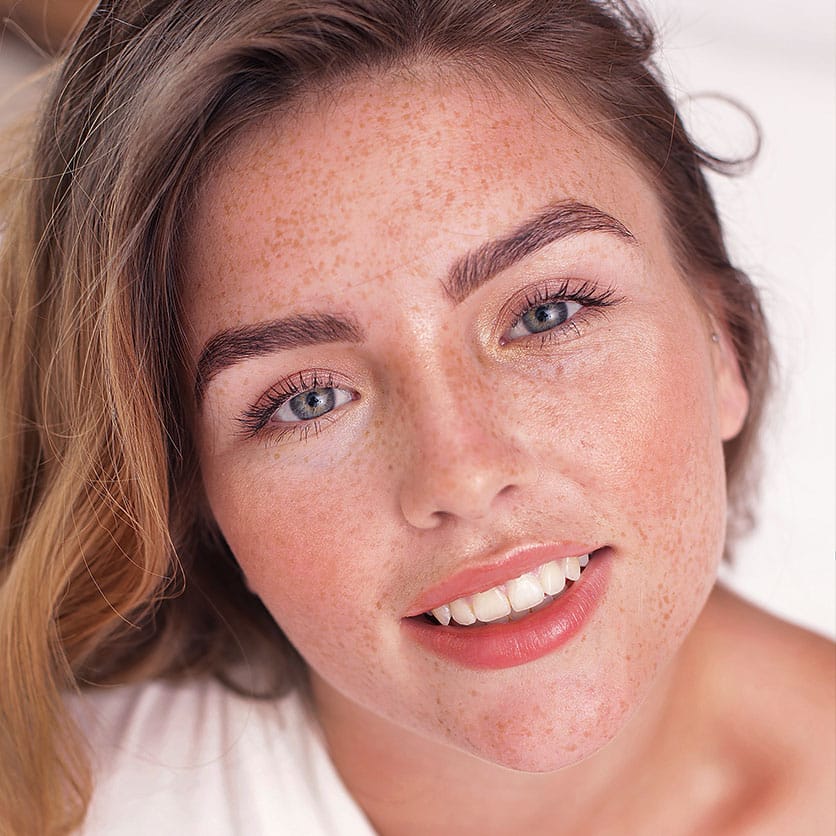 a close up of a woman